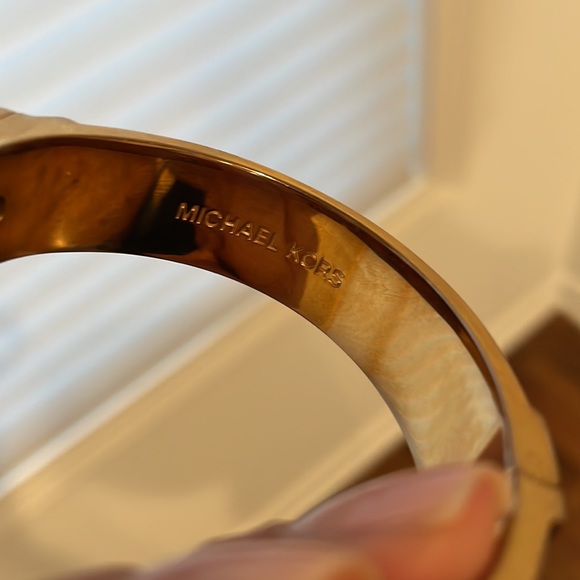 Michael Kors rose gold color bracelet - Picture 4 of 6